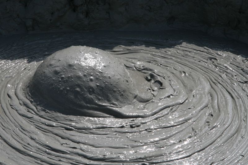 File:Mud Volcano - Gobustan National Park, Azerbaijan - 2008-04-18.jpg