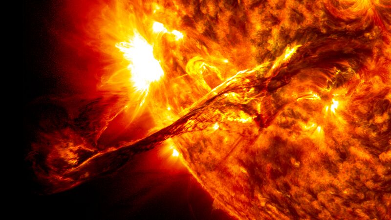 File:NASA Solar Dynamics Observatory (SDO) - 2012-08-31 - A giant prominence on the sun erupted.jpg
