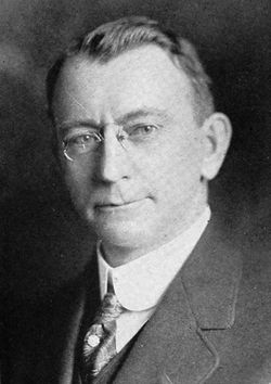 Edgar L. Hollingshead - portrait (c. 1915).jpg