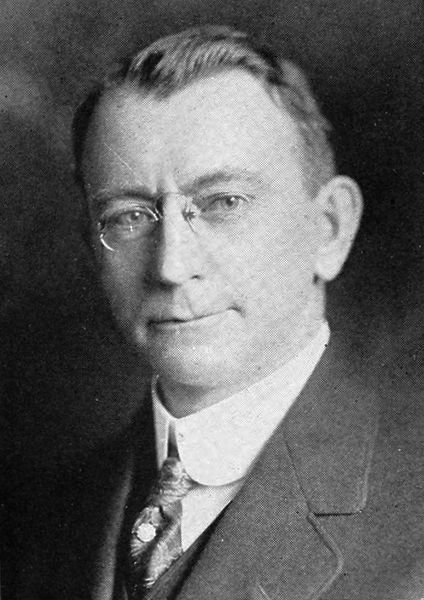 File:Edgar L. Hollingshead - portrait (c. 1915).jpg